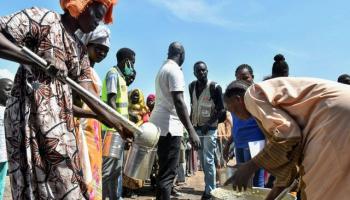 فرار الآلاف إلى جنوب السودان (رويترز)