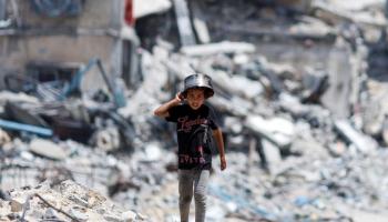 دمار المنازل جراء قصف إسرائيلي في خانيونس، 22 مايو 2024 (رويترز)