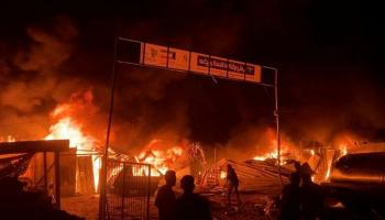 اشتعال النيران بعد قصف الاحتلال خيام النازحين في رفح، 26 مايو رويترز