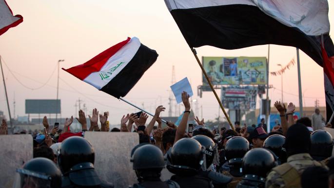 حالات اختناق لمتظاهرين في البصرة بتجدد الصدامات مع الأمن العراقي