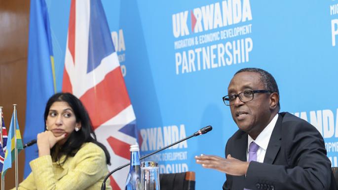 Le ministre britannique de l’Intérieur se rend au Rwanda pour discuter d’un plan d’expulsion des réfugiés