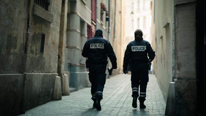 Après qu’un jeune homme a été tué par leurs balles, la police française est à nouveau sous surveillance