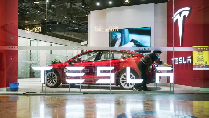 Tesla se rapproche de la production de véhicules entièrement autonomes