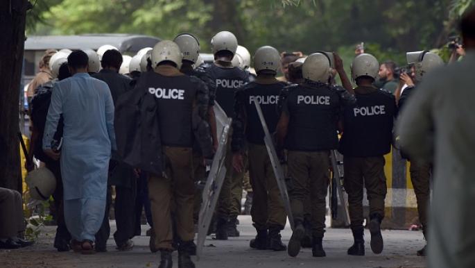 مقتل شخصين في هجوم انتحاري استهدف أجانب في باكستان