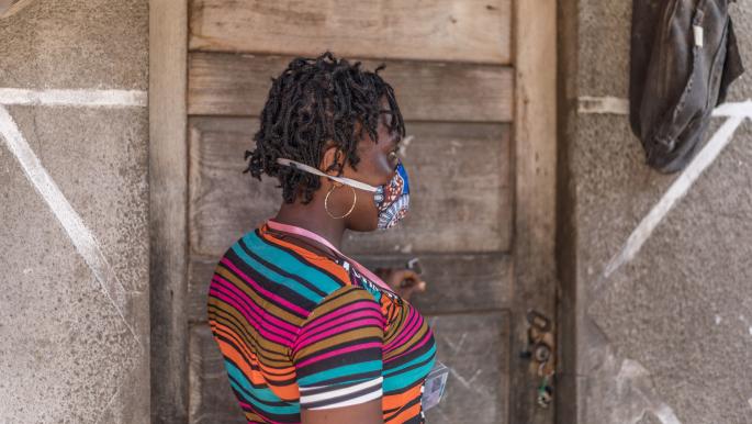 تواجه خطر الملاريا وكورونا في كوتونو (يانيك فولي/ فرانس برس)