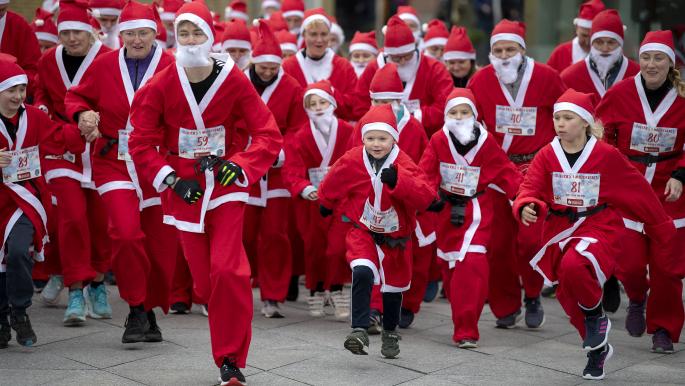ركض سنوي بمناسبة الميلاد السنوي (سورن غيلينغ/ Getty)