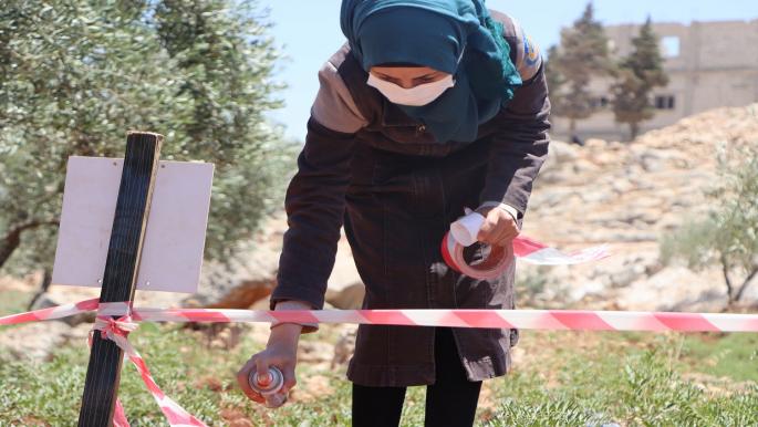 متطوعات بالدفاع المدني السوري في فريق الذخائر غير المنفجرة لأول مرة