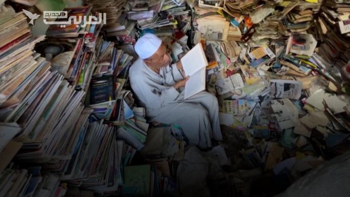 Sui خوخ بابوا غينيا الجديدة  مصري ثمانيني يتيح مكتبة تضم أكثر من 15 ألف كتاب لأبناء قريته مجاناً | فيديو