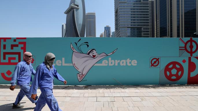 رسم للاحتفال بالمونديال في قطر (جيوسيبي كاكاس/ فرانس برس)