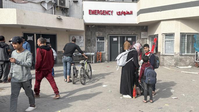 المكتب الإعلامي الحكومي في غزة: الاحتلال يهدد بتدمير مجمع الشفاء