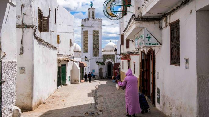 ظاهرة بيع الأدوية عبر الإنترنت تهدد صحة المغاربة