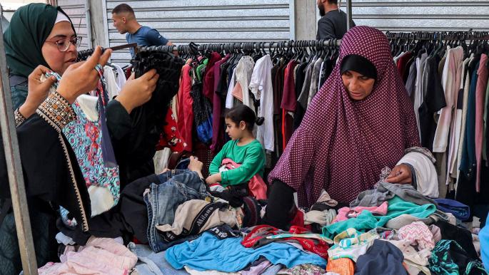 ملابس الفلسطينيين في غزة... تحايل على الواقع وسط حرمان من الكساء