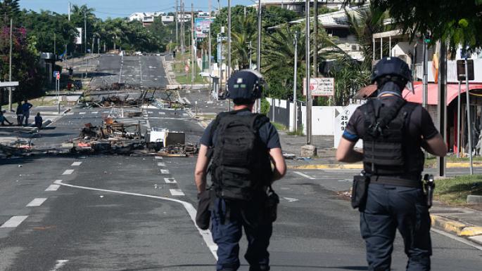 La France lance une grande opération de sécurité en Nouvelle-Calédonie.  Ce qui se produit?