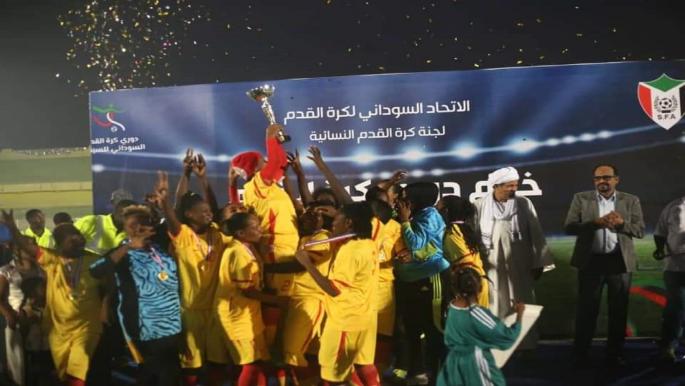 الدفاع يتوج بأول دوري كرة قدم للسيدات بتاريخ السودان