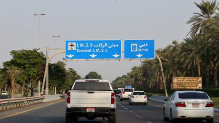 الطريق إلى مطار أبوظبي (فرانس برس)
