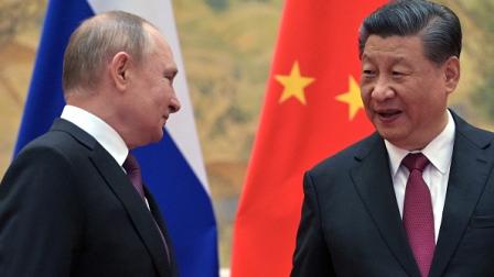 الرئيس الصيني رفقة نظيره الروسي (أليكسي دروزينين/ فرانس برس)