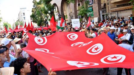 احتجاجات ضد خطوات الرئيس التونسي (Getty)