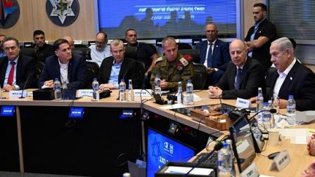 نتنياهو يجتمع بكابنيت الحرب الإسرائيلي في تل أبيب 7 أكتوبر 2023 (Getty)