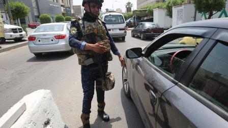الأمن العراقي يتفرج على الحوادث (أحمد الربيعي/ فرانس برس)