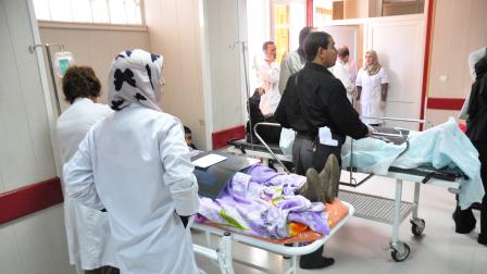 ترفض بعض مستشفيات الجزائر استقبال المرضى لعدم توفر أسرة (العربي الجديد)