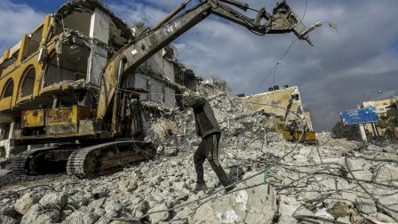 إزالة الركام بعد عدوان مايو الماضي مستمرة بغزة (محمود عيسى/Getty)