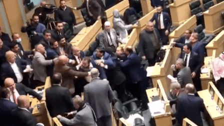 معركة في البرلمان الأردني