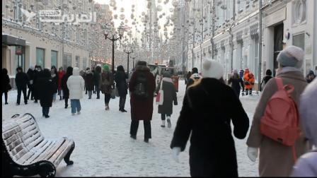 عمّال "الدلفري" في روسيا يزيد الشتاء مهنتهم قساوة