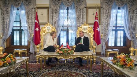 لقاء أردوغان ومركل في قصر "يلدز" عام 2015 (غيدو برغمان/ Getty)