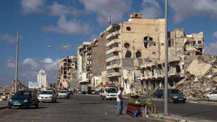 بعض المهجرين يحلمون بالعودة إلى بنغازي (عبد الله دوما/ فرانس برس)