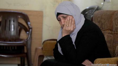 لبنانية تنتظر العثور على أفراد عائلتها المفقودين في غرق زورق المهاجرين (حسين بيضون)