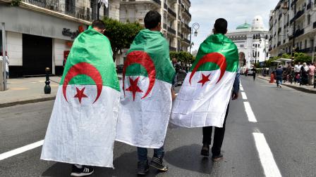 مسيرة لطلاب جزائريين (رياض قرامدي/ فرانس برس)
