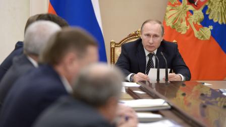 الرئيس الروسي فلاديمير بوتين في اجتماع سابق مع شركات الطاقة  (getty)