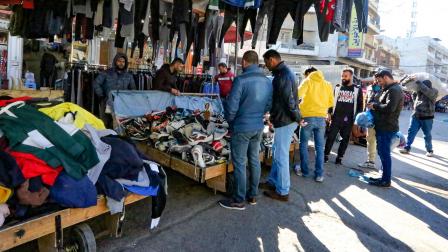 سوق ملابس في بغداد/ فرانس برس