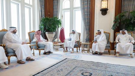 أمير قطر يستقبل طحنون بن زايد (تويتر)