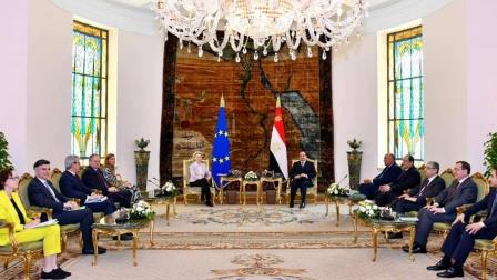 السيسي مستقبلاً الوفد الأوروبي في القاهرة (صفحة الرئاسة المصرية على فيسبوك)
