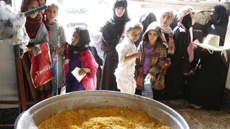 أطفال يمنيون وأزمة غذاء في اليمن (محمد حمود/ Getty)