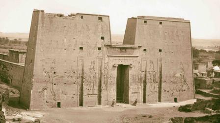 (صورة لمعبد إدفو الذي بناه البطالمة في صعيد مصر، Getty)