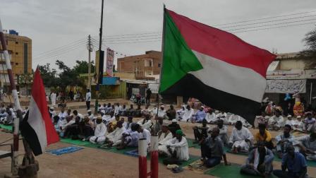 صلاة العيد من مقر اعتصام الجودة في السودان فيسبوك