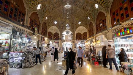 مجمع تجاري في طهران (Getty)