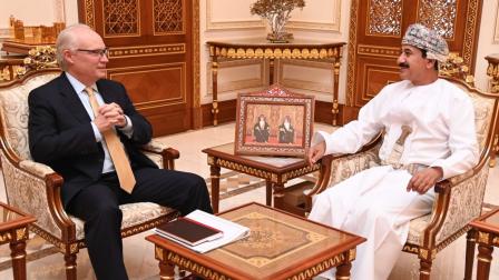 ليندركينغ يلتقي وزير المكتب السلطاني في سلطنة عمان (وكالة الأنباء العمانية)