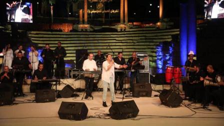 مدحت صالح يفتتح مهرجان المسرح الروماني للغناء في الإسكندرية - فيسبوك