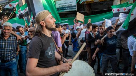 مظاهرة في إدلب تنديدا بمجزرة الباب (العربي الجديد)