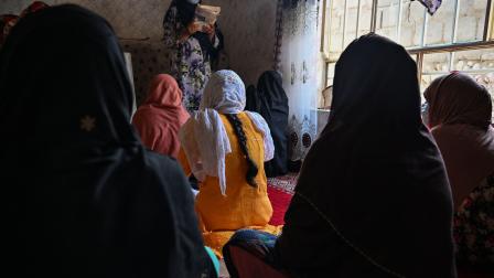 مدارس سرية للفتيات في أفغانستان 1 (ليليان سوانرومفا/ فرانس برس)