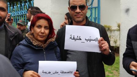 خلال وقفة تضامنية مع خليفة القاسمي في مارس (النقابة الوطنية للصحافيين التونسيين/فيسبوك)