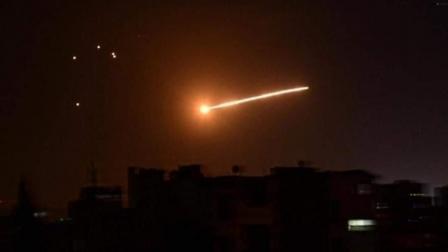 ضربة إسرائيلية تستهدف محيط دمشق (تويتر)