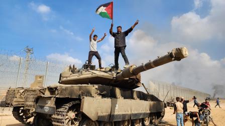 تدمير دبابة إسرائيلية في هجمات "طوفان الأقصى"/ الأناضول