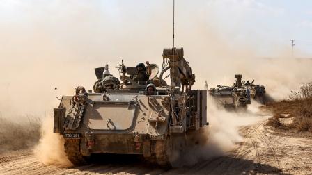 دبابات العدو الصهيوني في هجومها على غزة (Getty)