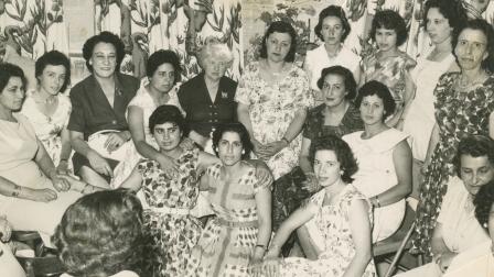 نساء فلسطينيات في دورة للتطريز بالقدس
