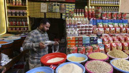 متجر سلع غذائية في منطقة السيدة زينب بالقاهرة (getty)