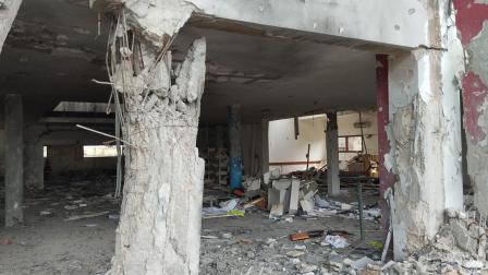 آثار القصف الإسرائيلي الهمجي على مكتبة بلدية غزّة